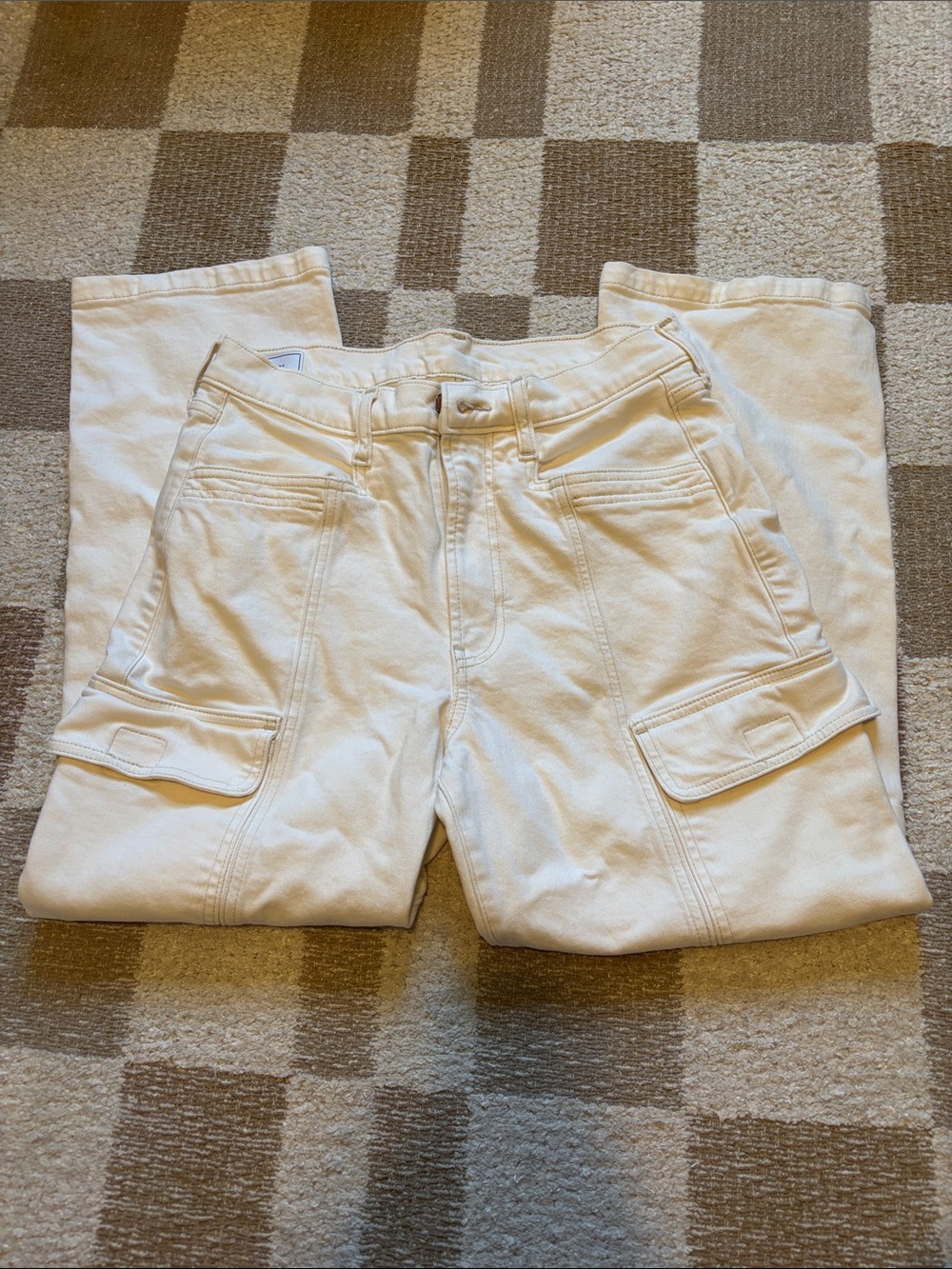 GAP Women's Straight-Leg Cargo Jeans in Cream